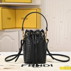 Back in stock 180Fendi MINI BUCKET small and exquisite but so large capacity double F classic is back again unique F double circle in this exquisite system to add a chic embellishment can be handheld can also be crossbody to meet your various needs do not