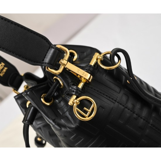 Back in stock 180Fendi MINI BUCKET small and exquisite but so large capacity double F classic is back again unique F double circle in this exquisite system to add a chic embellishment can be handheld can also be crossbody to meet your various needs do not
