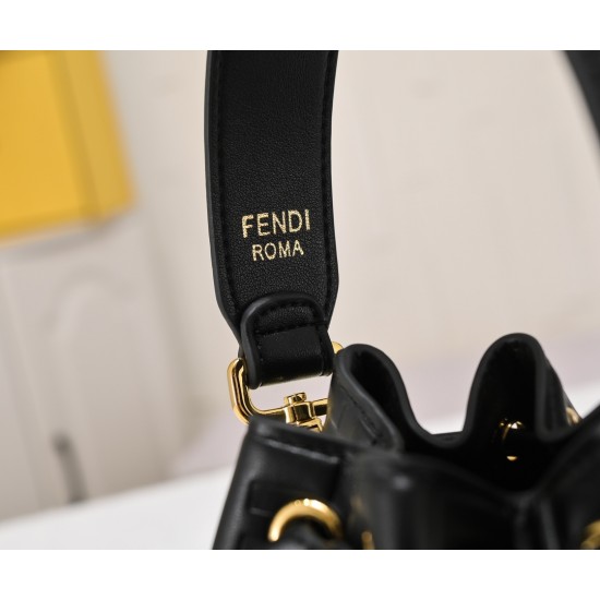 Back in stock 180Fendi MINI BUCKET small and exquisite but so large capacity double F classic is back again unique F double circle in this exquisite system to add a chic embellishment can be handheld can also be crossbody to meet your various needs do not