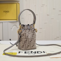 210 original material FENDI counter with the same MON TRSOR bucket bag decorated with dove gray iconic FF logo shoulder or handheld is super practical Size 181210cm Model No. 8899