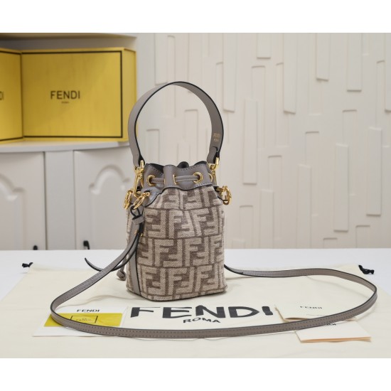 210 original material FENDI counter with the same MON TRSOR bucket bag decorated with dove gray iconic FF logo shoulder or handheld is super practical Size 181210cm Model No. 8899