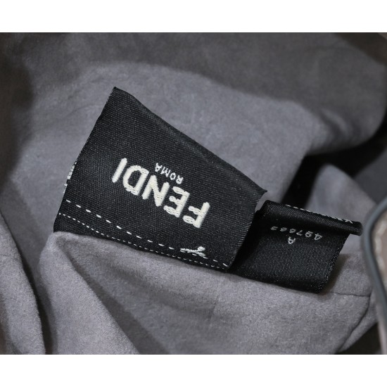 210 original material FENDI counter with the same MON TRSOR bucket bag decorated with dove gray iconic FF logo shoulder or handheld is super practical Size 181210cm Model No. 8899