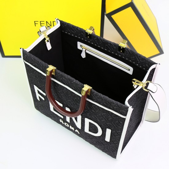 With 330FEND1 SunshineMedium tote bag in denimDenim with FENDI Mirror pattern on all sidesHard brown leather handles with FENDI ROMA letteringFeatures spacious lined interior compartmentsLeather silhouette and gold-tone finishMetal hardwareFeatures two ca