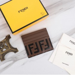 Brand FENDI Fendi style silkscreen steel printing card case Item No. 2020568 color brown material head layer imported nappa cowhide size 1059FENDI short clip card bag Introduction spring and summer the latest card bag using the head layer imported nappa c