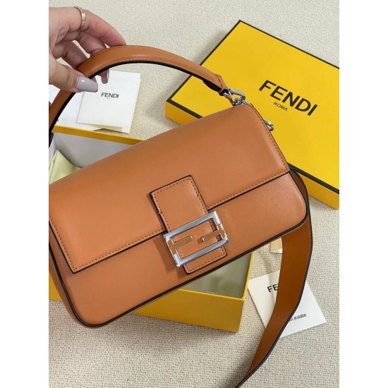 升级版牛皮批390官网最新Fendi X TiffanyCo限量款法棍携手推出经典的中型Baguette包款的独以经典的Tiffany BlueTM光滑牛皮制成FF勾扣采纯银 制成并饰有描绘双T图案的Tiffany BlueTM3珐琅细节包包采用Tiffany 经典蓝带来令人耳目一新的视觉盛宴盖面五金与包身牛皮完美结合包搭配可拆卸手柄和长肩带可手提单肩斜挎满足日常需求包饰有Return To Tiffany 圆形坠饰搭配原版包装盒满满的高级感型号3913尺寸26515