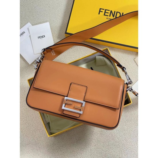 升级版牛皮批390官网最新Fendi X TiffanyCo限量款法棍携手推出经典的中型Baguette包款的独以经典的Tiffany BlueTM光滑牛皮制成FF勾扣采纯银 制成并饰有描绘双T图案的Tiffany BlueTM3珐琅细节包包采用Tiffany 经典蓝带来令人耳目一新的视觉盛宴盖面五金与包身牛皮完美结合包搭配可拆卸手柄和长肩带可手提单肩斜挎满足日常需求包饰有Return To Tiffany 圆形坠饰搭配原版包装盒满满的高级感型号3913尺寸26515