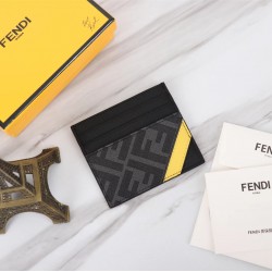 Brand FENDI Fendi style PVC yellow card bag Item No. 2020568 color black material head layer imported Napa cowhide double letters PVC size 1059FENDI short clip card bag Introduction spring and summer the latest card bag using the head layer of imported Na