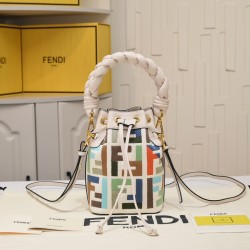 220 model 0189 with box FENDI small bucket large capacity is really too loaded la fendi new small bucket this proper retro street feeling very fashionable figure although it is a small a mini bucket bag really full of loaded cell phone nursery car keys P 