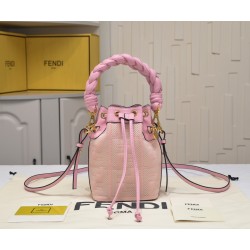 220 model 0189 with box FENDI small bucket large capacity is really too loaded la fendi new small bucket this proper retro street feeling very fashionable figure although it is a small a mini bucket bag really full of loaded cell phone nursery car keys P 