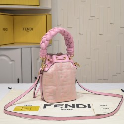 220 model 0189 with box FENDI small bucket large capacity is really too loaded la fendi new small bucket this proper retro street feeling very fashionable figure although it is a small a mini bucket bag really full of loaded cell phone nursery car keys P 