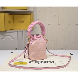 220 model 0189 with box FENDI small bucket large capacity is really too loaded la fendi new small bucket this proper retro street feeling very fashionable figure although it is a small a mini bucket bag really full of loaded cell phone nursery car keys P 