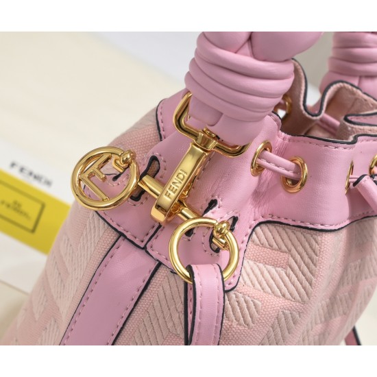 220 model 0189 with box FENDI small bucket large capacity is really too loaded la fendi new small bucket this proper retro street feeling very fashionable figure although it is a small a mini bucket bag really full of loaded cell phone nursery car keys P 