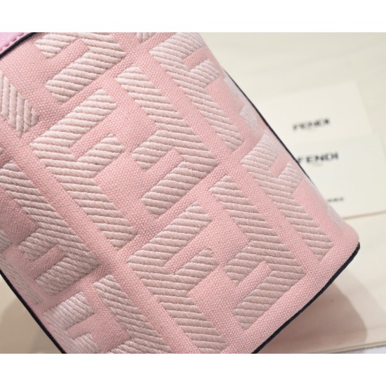 220 model 0189 with box FENDI small bucket large capacity is really too loaded la fendi new small bucket this proper retro street feeling very fashionable figure although it is a small a mini bucket bag really full of loaded cell phone nursery car keys P 