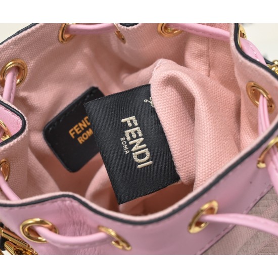 220 model 0189 with box FENDI small bucket large capacity is really too loaded la fendi new small bucket this proper retro street feeling very fashionable figure although it is a small a mini bucket bag really full of loaded cell phone nursery car keys P 