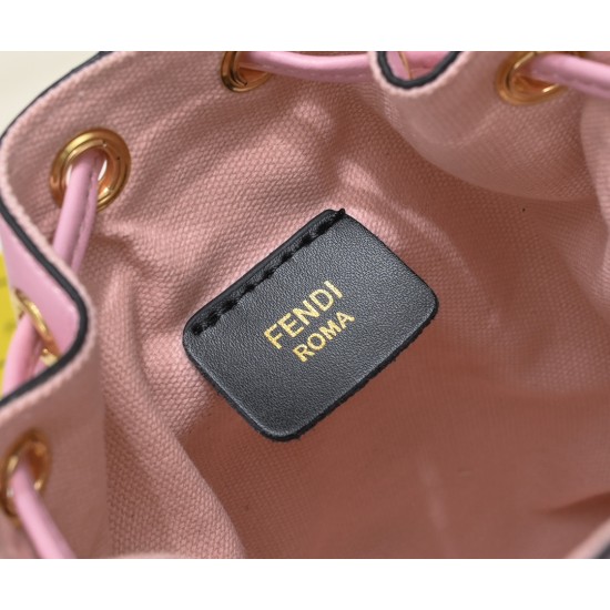 220 model 0189 with box FENDI small bucket large capacity is really too loaded la fendi new small bucket this proper retro street feeling very fashionable figure although it is a small a mini bucket bag really full of loaded cell phone nursery car keys P 