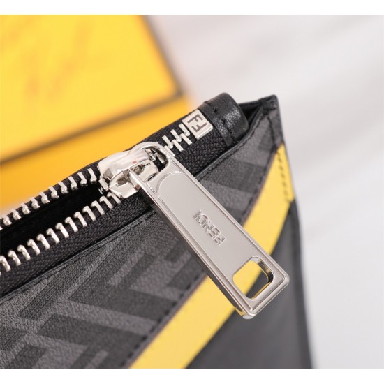 Brand FENDI Fendi model number organ PVC yellow handbag Item No. 168568 color black size 30202 material head layer imported nappa cowhide double letters PVC FENDI pouch Fendi handbag super explosive models to come pulling the first layer of nappa cowhide 