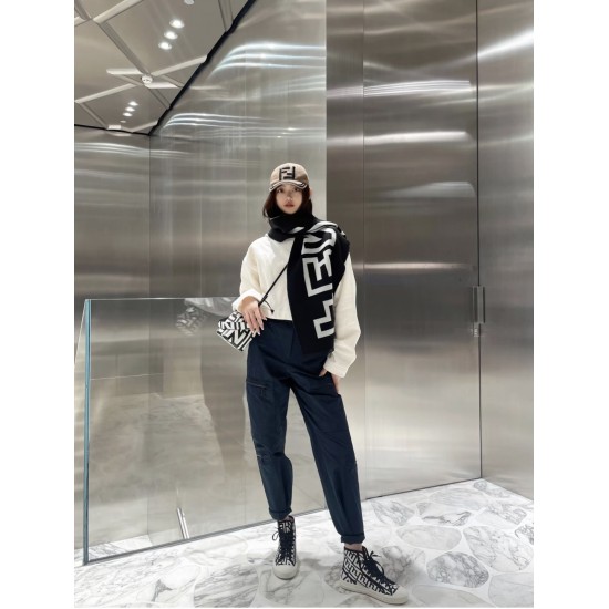 Fendi 印花水桶包 上身参考型号8950黑白 尺寸18CM