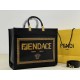Upgraded cowhide batch 380 official website latest Tote FI X Versace co-branded Tote bag 2 brand letters LOGO combined design with resin black handle is the biggest focus of the whole bag single twisted on the very aura also does not strangle the hand the