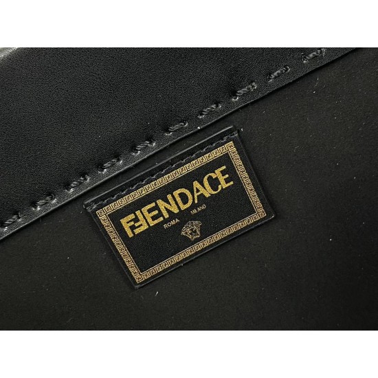 Upgraded cowhide batch 380 official website latest Tote FI X Versace co-branded Tote bag 2 brand letters LOGO combined design with resin black handle is the biggest focus of the whole bag single twisted on the very aura also does not strangle the hand the