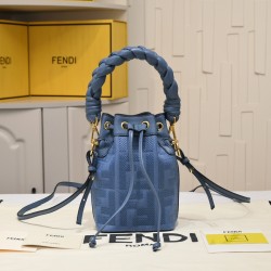 220 model 0189 with box FENDI small bucket large capacity is really too loaded la fendi new small bucket this proper retro street feeling very fashionable figure although it is a small a mini bucket bag really full of loaded cell phone nursery car keys P 