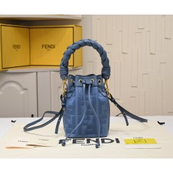 220 model 0189 with box FENDI small bucket large capacity is really too loaded la fendi new small bucket this proper retro street feeling very fashionable figure although it is a small a mini bucket bag really full of loaded cell phone nursery car keys P 