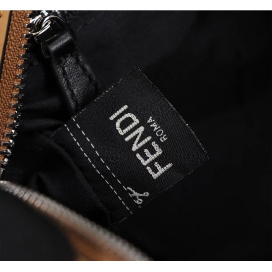 Brand FENDI Fendi model number PVC black stripe camera bag color brown size 23165 material head layer imported nappa cowhide double letters PVC FENDI pouch Fendi men's bag super explosive models to come pull the head layer nappa cowhide hand-stitched fine
