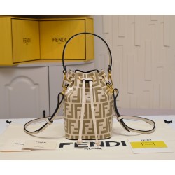 180 upgraded version of the 100% cowhide Fendi MINI BUCKET small and exquisite but so large capacity double F classic and return to the unique F double circle on this exquisite system to add a chic embellishment can be handheld or crossbody to meet your v