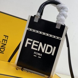 Upgraded batch 320Sunshine mini tote lacquer leather engraved with FENDI ROMA display natural canvas backing brown plexiglass hard handles with spacious canvas mini tote with a AII White immediately become the only highlight of the body spring chic can no