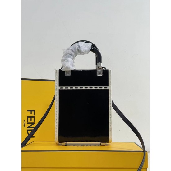 Upgraded batch 320Sunshine mini tote lacquer leather engraved with FENDI ROMA display natural canvas backing brown plexiglass hard handles with spacious canvas mini tote with a AII White immediately become the only highlight of the body spring chic can no