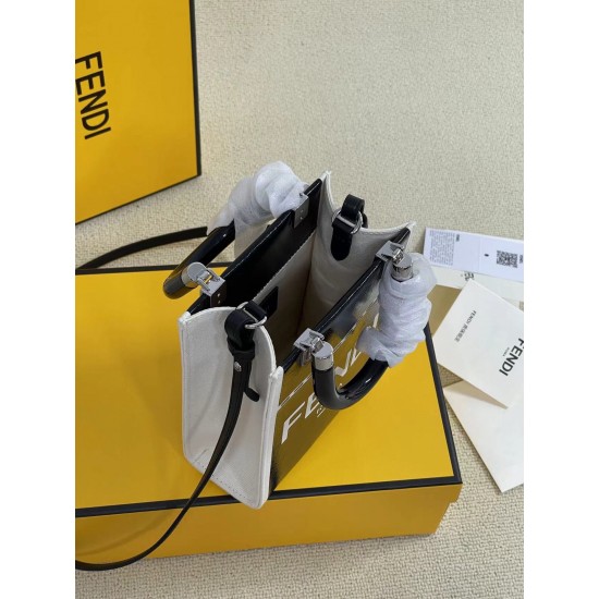 Upgraded batch 320Sunshine mini tote lacquer leather engraved with FENDI ROMA display natural canvas backing brown plexiglass hard handles with spacious canvas mini tote with a AII White immediately become the only highlight of the body spring chic can no