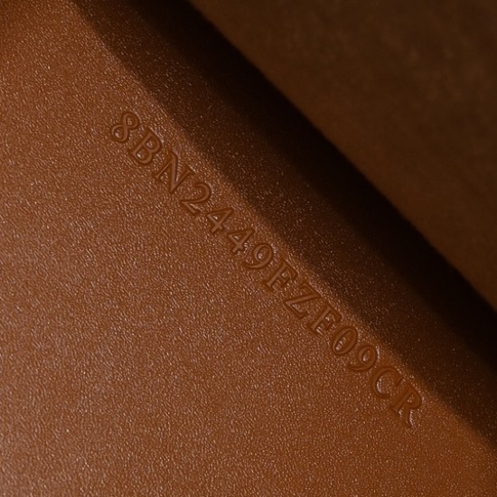 270 quality upgrades Two shoulder straps Hand-perforated Out of stock Small brand new size shine tote FI TOTE Tote sunshine tote bag simple letters LOGO design amber double handles is the biggest focus of the whole bag single twisted on the very aura and 