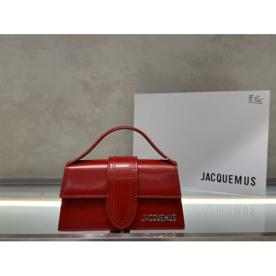 Open-edge beaded leather
 Bambin* Crossbody/Handbag
At first glance, the glossy leather has a high level of sophistication, injecting a touch of French lightness! The new patent leather material for fall and winter is super nice~ The high saturation color