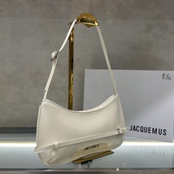 The new series le chiquito plus belt buckle changes, simply too good-looking, retro crossbody / handbag, adjustable shoulder strap crossbody retro open bead design as always, really super milk Si aura full open simply do not suck too fine cuties hurry to 