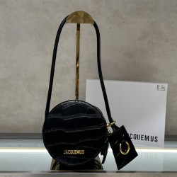 The new series le Vanito cosmetic bag is simply too good-looking, retro shoulder crossbody / handbag, adjustable shoulder strap crossbody retro open bead design as always versatile, really super Milk Si aura full open simply do not too absorb the essence 