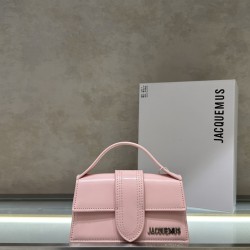 Open-edge beaded leather
 Bambin* Crossbody/Handbag
At first glance, the glossy leather has a high level of sophistication, injecting a touch of French lightness! The new patent leather material for fall and winter is super nice~ The high saturation color