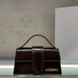 Open-edge beaded leather
 Bambin* Crossbody/Handbag
At first glance, the glossy leather has a high level of sophistication, injecting a touch of French lightness! The new patent leather material for fall and winter is super nice~ The high saturation color