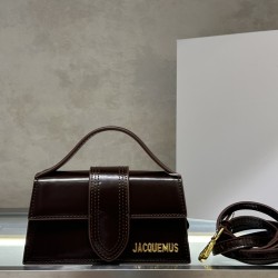 Open-edge beaded leather
 Bambin* Crossbody/Handbag
At first glance, the glossy leather has a high level of sophistication, injecting a touch of French lightness! The new patent leather material for fall and winter is super nice~ The high saturation color