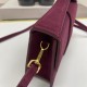 
Jacquemus̶ bamnino New Crossbody Bag
The niche brand that's literally blowing up on ins is back with a new hit.
The new bag design also adds suede material, which is more suitable for the texture of fall and winter. It can be turned into a handbag in sec