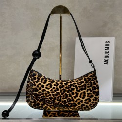 Le bisou kissing/underarm bag (leopard print)
After moving to Paris from the South of France, self-taught designer Simon Porte Jacquemus launched his eponymous label at the age of 18. Chic and individualistic, Jacquemu reinterprets the modern woman with d