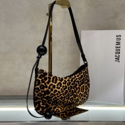 Le bisou kissing/underarm bag (leopard print)
After moving to Paris from the South of France, self-taught designer Simon Porte Jacquemus launched his eponymous label at the age of 18. Chic and individualistic, Jacquemu reinterprets the modern woman with d
