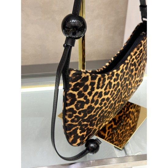 Le bisou kissing/underarm bag (leopard print)
After moving to Paris from the South of France, self-taught designer Simon Porte Jacquemus launched his eponymous label at the age of 18. Chic and individualistic, Jacquemu reinterprets the modern woman with d