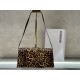 Jacquem** new shoulder bag (leopard print)
The niche brand that really exploded on the ins is a new type of bag with a sense of design, cowhide, and a small bag that can be turned into a clutch in a second.
It can be turned into a handbag in a second, and