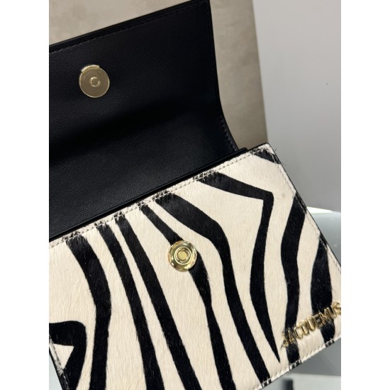 Jacquem***, a popular item that can be carried on the shoulder, is coming (Zebra 