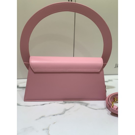 Jacquemus̶ Le sac Rond new collection is here!
The large circle shape is too unique and too suitable for summer styling!
There is a thoughtful design of a shoulder strap Oh, can be hand-carried or cross-body, to the whole! The solid color of the bag is ma