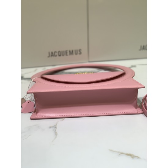 Jacquemus̶ Le sac Rond new collection is here!
The large circle shape is too unique and too suitable for summer styling!
There is a thoughtful design of a shoulder strap Oh, can be hand-carried or cross-body, to the whole! The solid color of the bag is ma