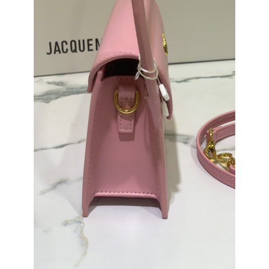 Jacquemus̶ Le sac Rond new collection is here!
The large circle shape is too unique and too suitable for summer styling!
There is a thoughtful design of a shoulder strap Oh, can be hand-carried or cross-body, to the whole! The solid color of the bag is ma
