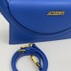 Jacquemus̶ Le sac Rond new collection is here!
The big circle shape is too unique and too suitable for summer styling!
There is a thoughtful design of a shoulder strap Oh, can be hand-carried or cross-body, to the whole! The solid color of the bag is matc