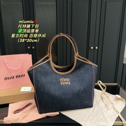 420 top original single with box size 3830Miumiu Tote underarm bag is too suitable for autumn and winter no color directly to my beautiful tears the designer this brain is too powerful how to improve the retro fashion cute to the fall of the knit and coat