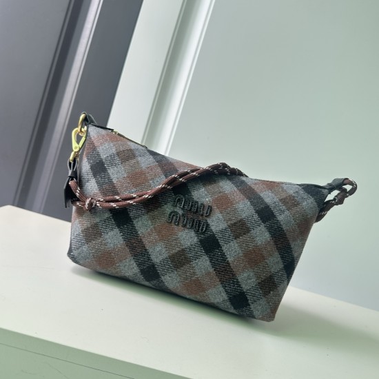 270 M family 5NE581 autumn and winter flash limited series to come to the checkered lunch box bag candy color scheme is also too absolute it color combination of eye-catching and out of the ordinary with retro old small gold really really temperament girl