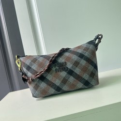 270 M family 5NE581 autumn and winter flash limited series to come to the checkered lunch box bag candy color scheme is also too absolute it color combination of eye-catching and out of the ordinary with retro old small gold really really temperament girl